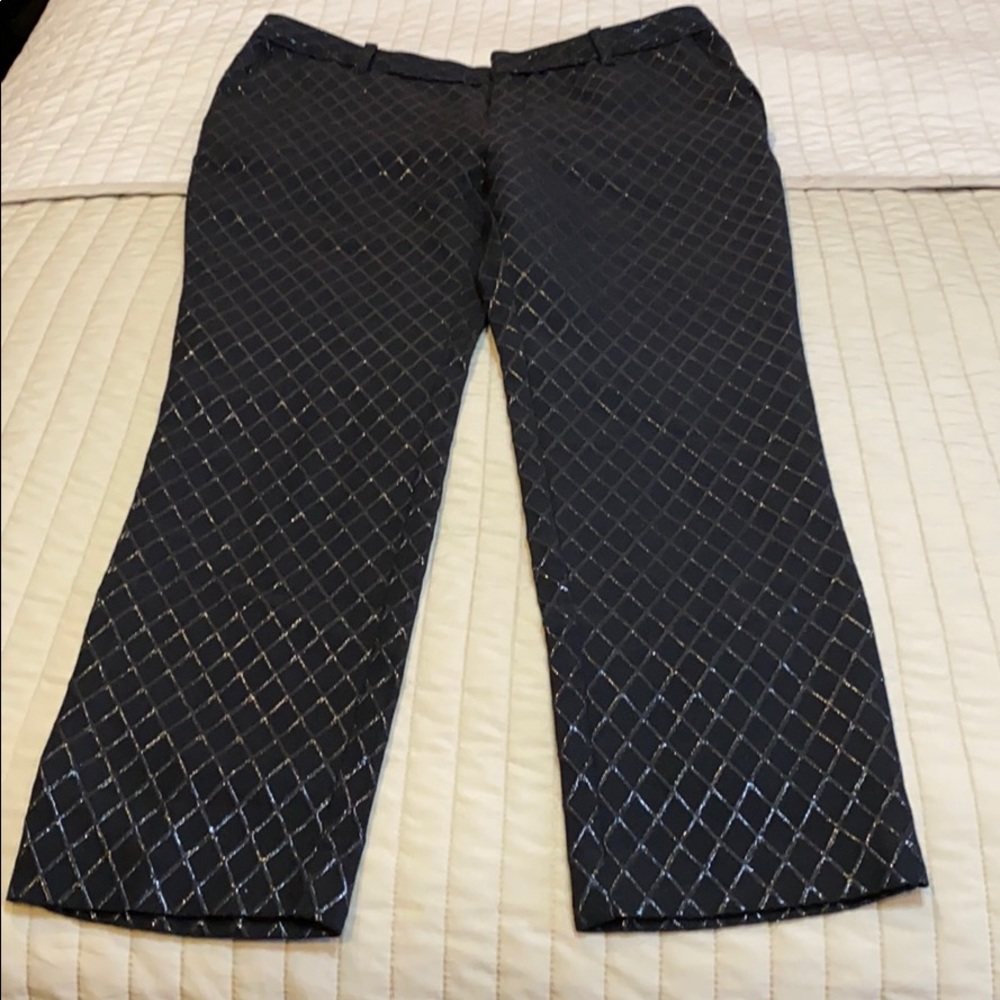 Worthington Black Capri Pants